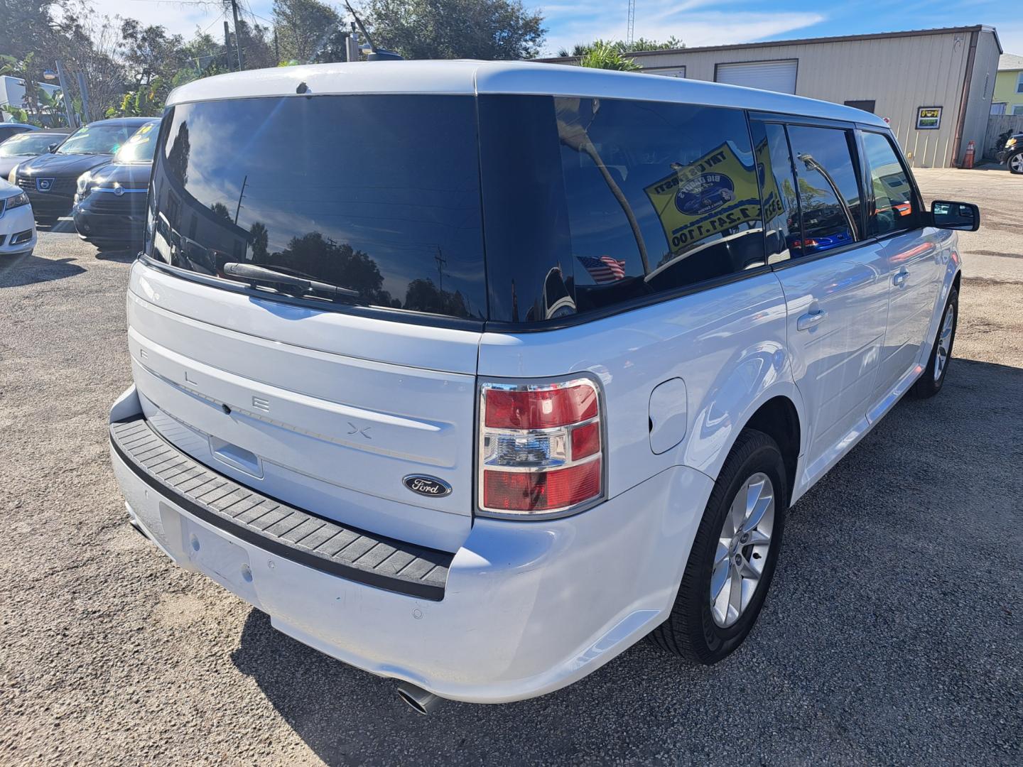 2017 White /BEIGE Ford Flex SE FWD (2FMGK5B8XHB) with an 3.5L V6 DOHC 24V engine, 6A transmission, located at 1181 Aurora Rd, Melbourne, FL, 32935, (321) 241-1100, 28.132914, -80.639175 - Photo#1